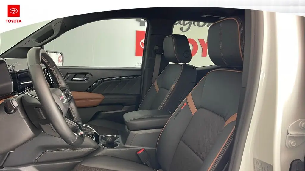 2025 GMC Canyon AT4