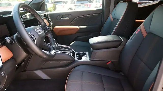 2025 GMC Canyon AT4