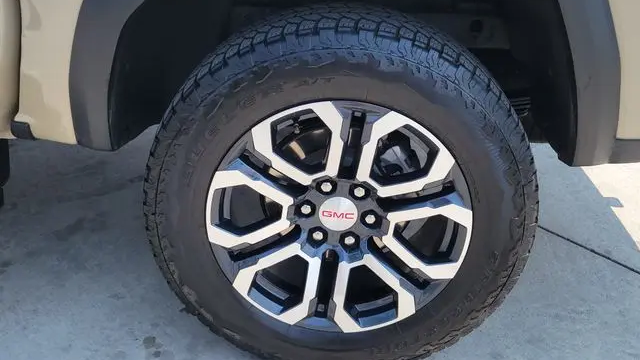 2024 GMC Canyon AT4