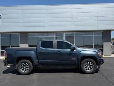 2019 GMC Canyon 4X4 All Terrain 4DR Crew Cab 5 FT. SB (cloth)