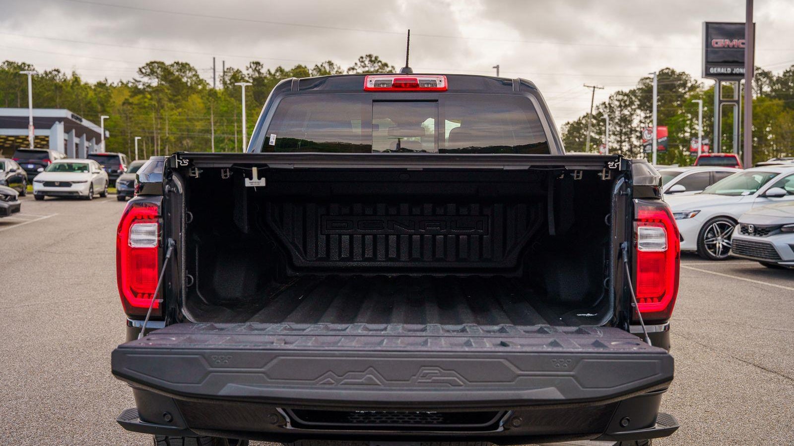2023 GMC Canyon Denali
