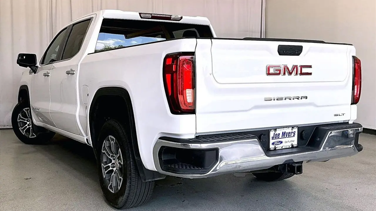 2025 GMC Sierra 1500 SLT