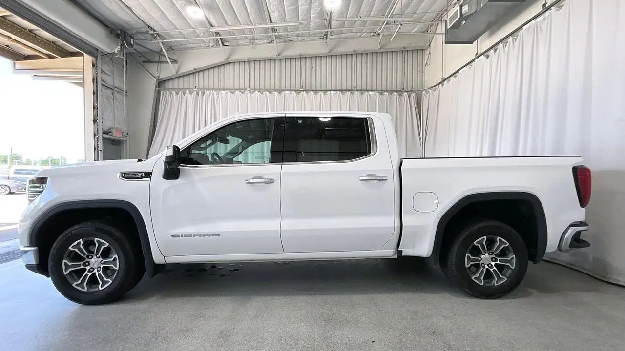 2025 GMC Sierra 1500 SLT