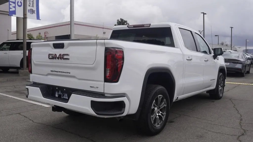 2025 GMC Sierra 1500 SLT