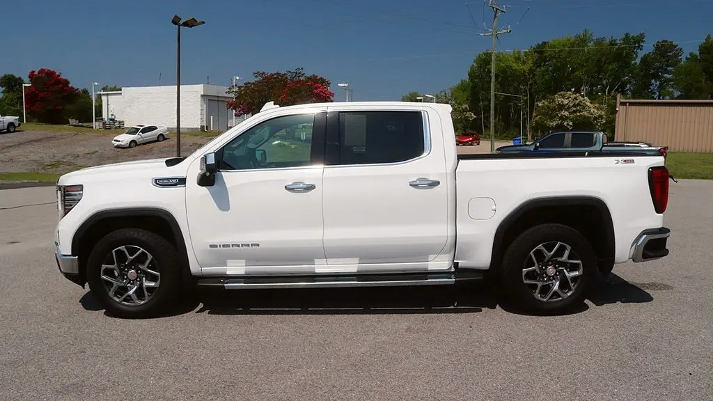 2025 GMC Sierra 1500 SLT