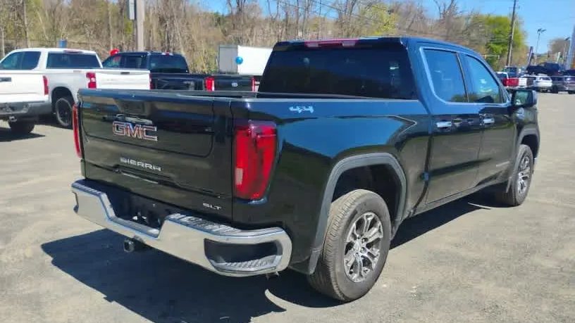 2025 GMC Sierra 1500 SLT