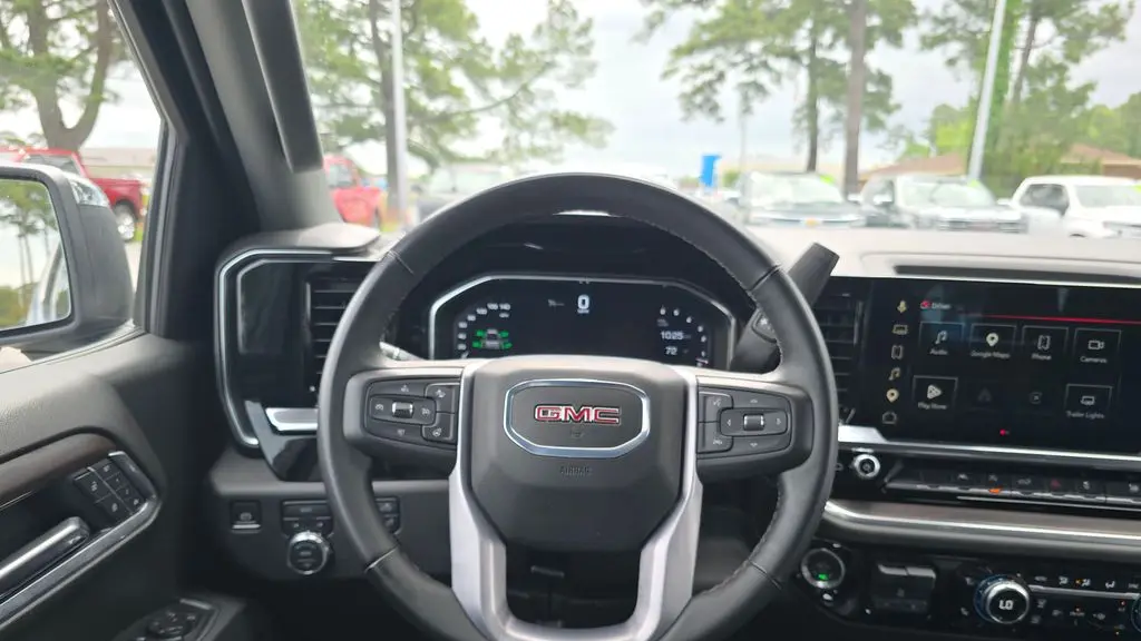2025 GMC Sierra 1500 SLT