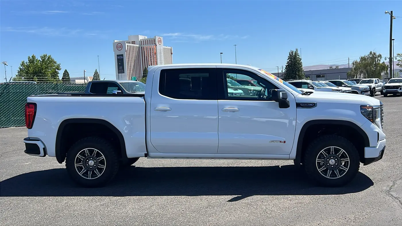 2025 GMC Sierra 1500 AT4