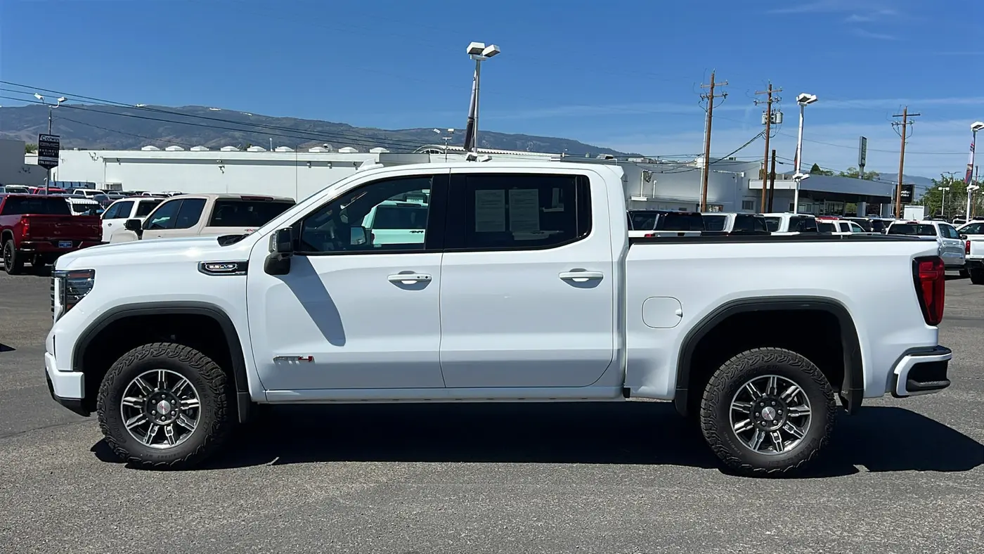 2025 GMC Sierra 1500 AT4
