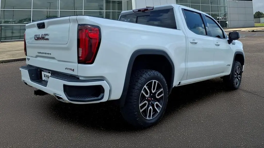 2025 GMC Sierra 1500 AT4