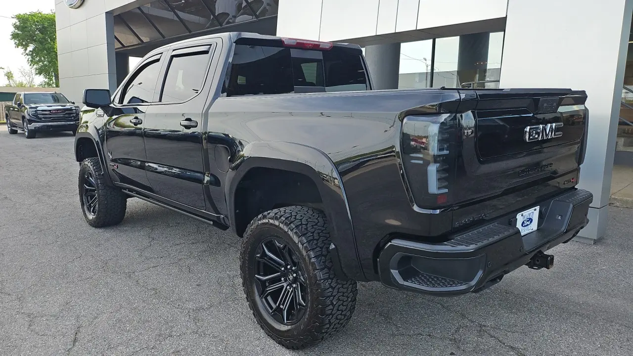 2025 GMC Sierra 1500 AT4