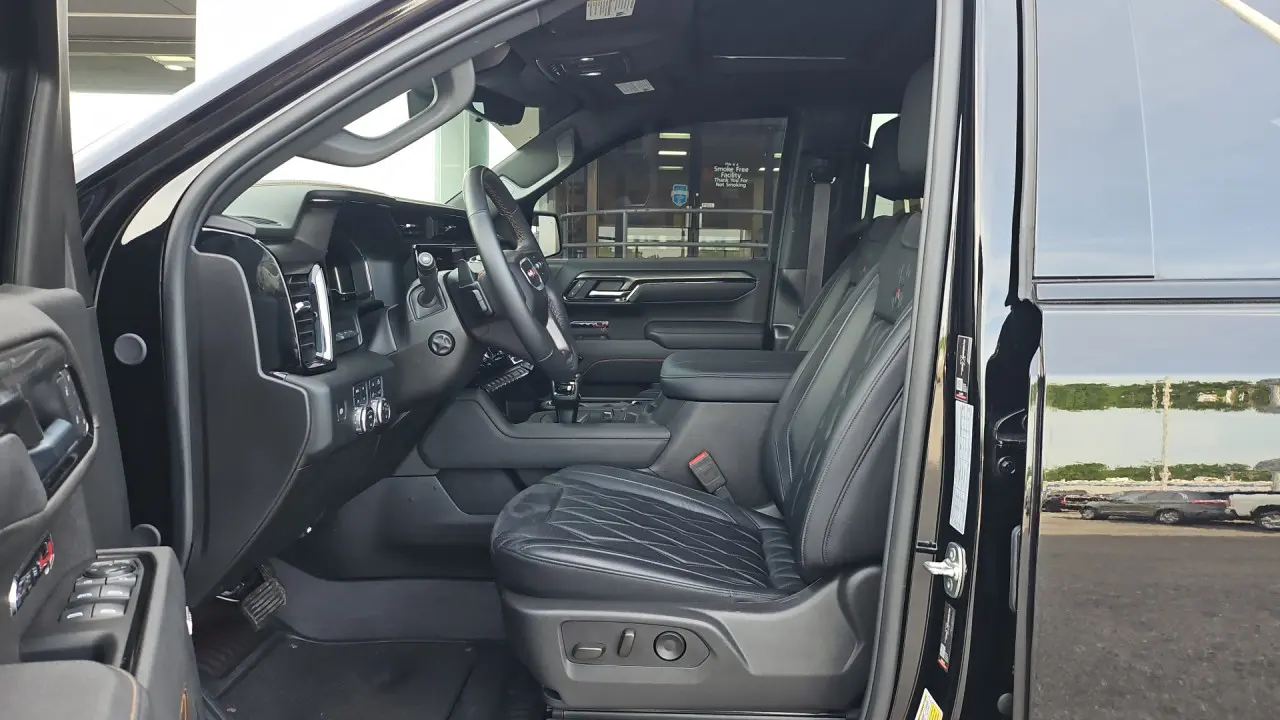 2025 GMC Sierra 1500 AT4