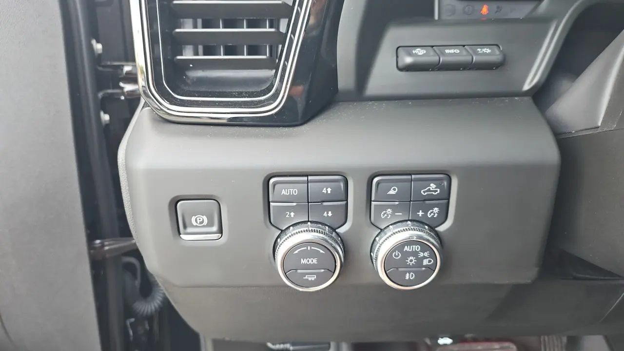 2025 GMC Sierra 1500 AT4