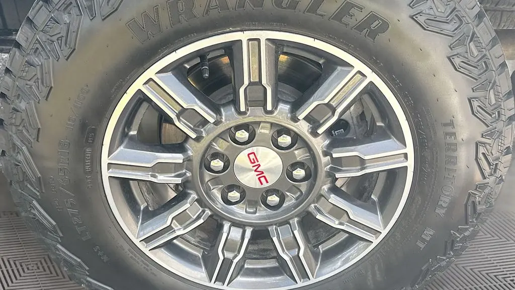 2025 GMC Sierra 1500 AT4