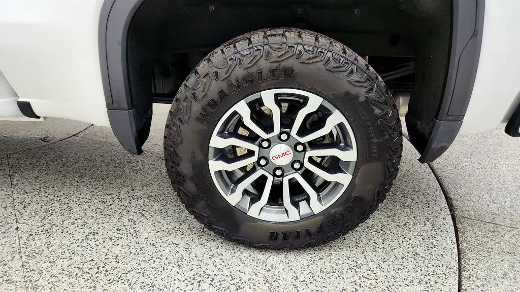 2023 GMC Sierra 1500 AT4