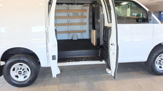 2023 GMC Savana 2500