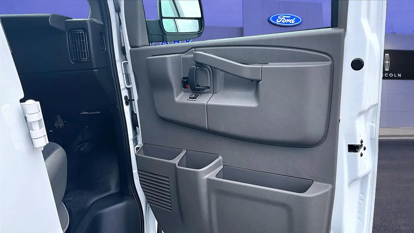 2023 GMC Savana 2500