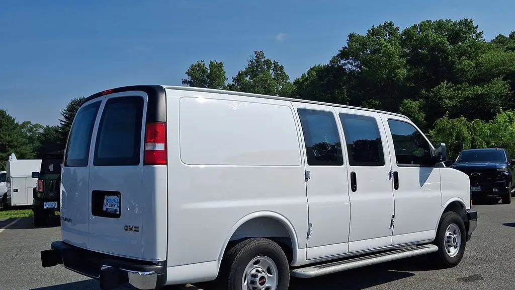 2025 GMC Savana 2500