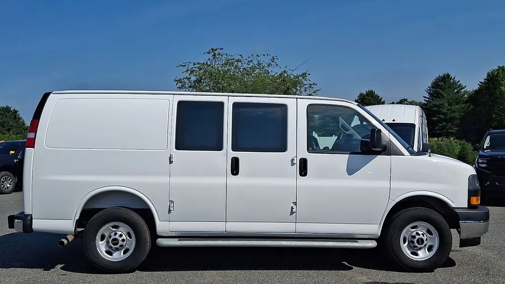 2025 GMC Savana 2500