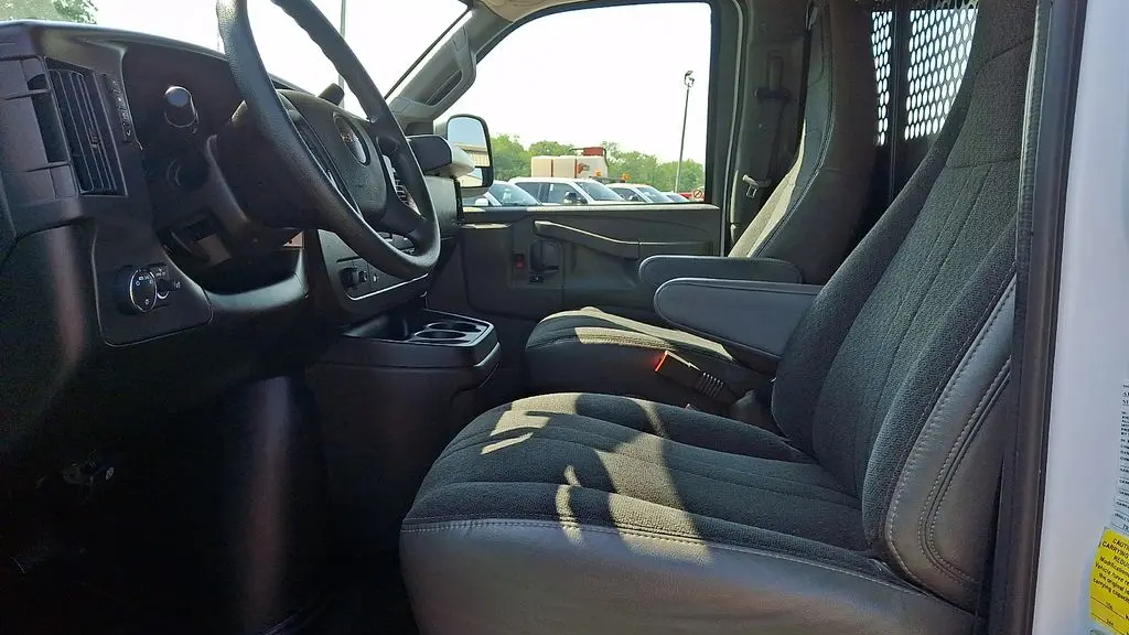 2025 GMC Savana 2500