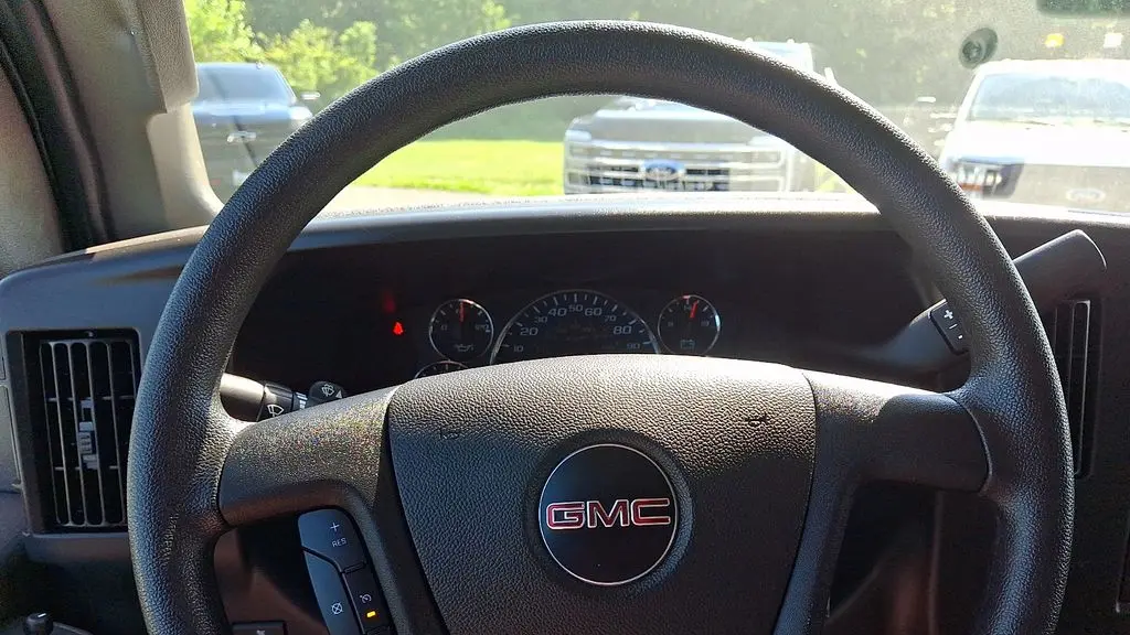 2025 GMC Savana 2500