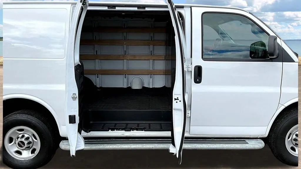 2024 GMC Savana 2500