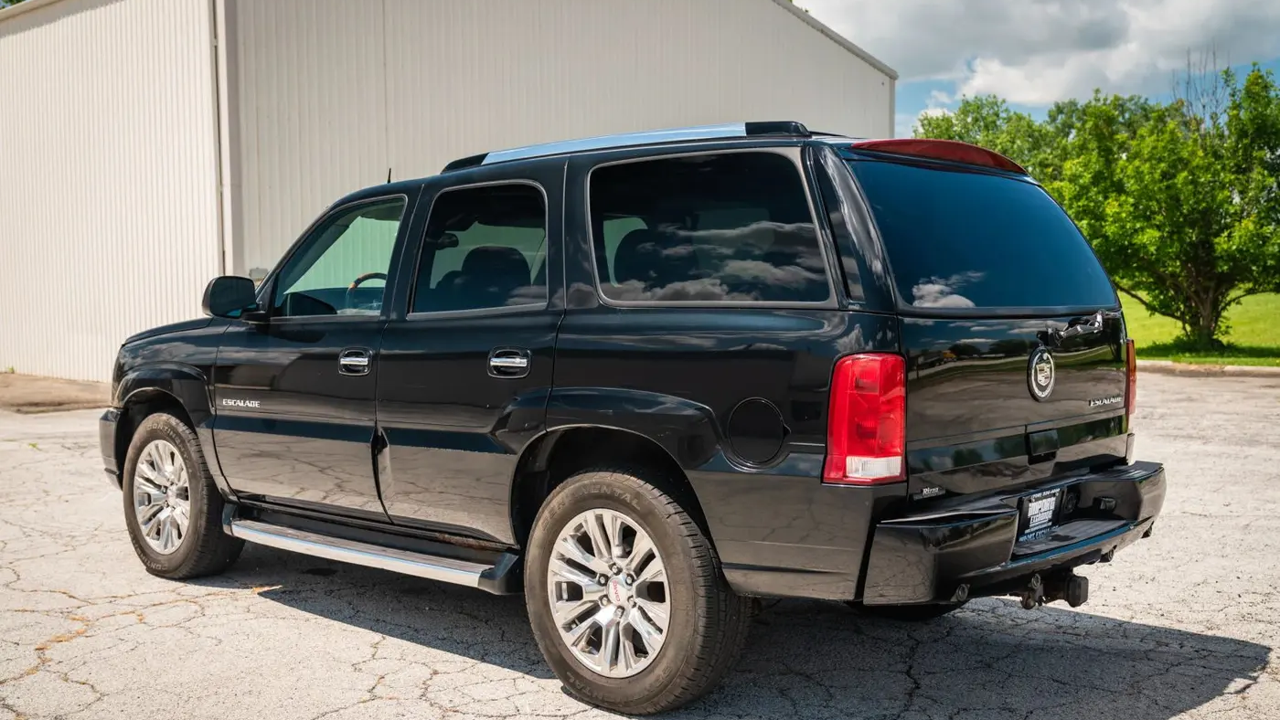2004 Cadillac Escalade Base