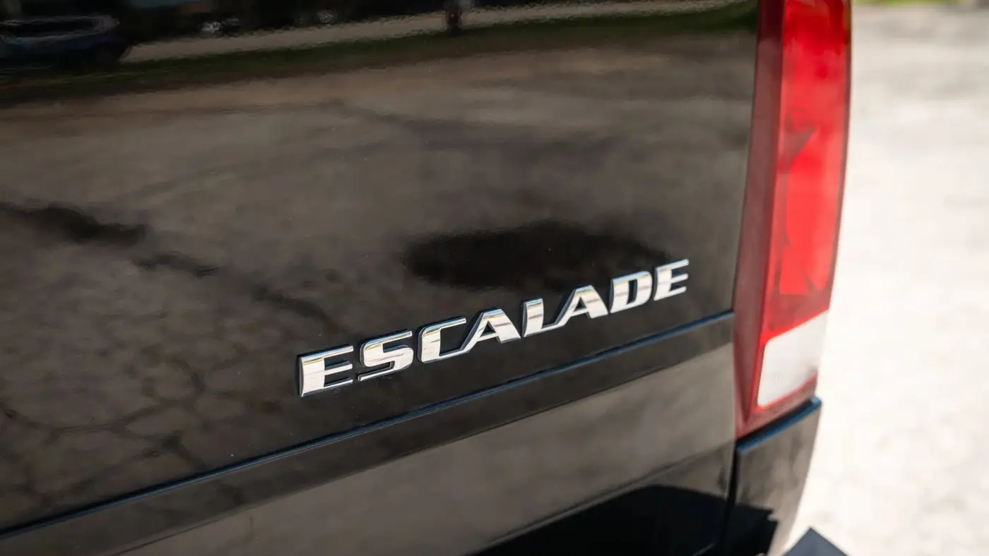 2004 Cadillac Escalade Base