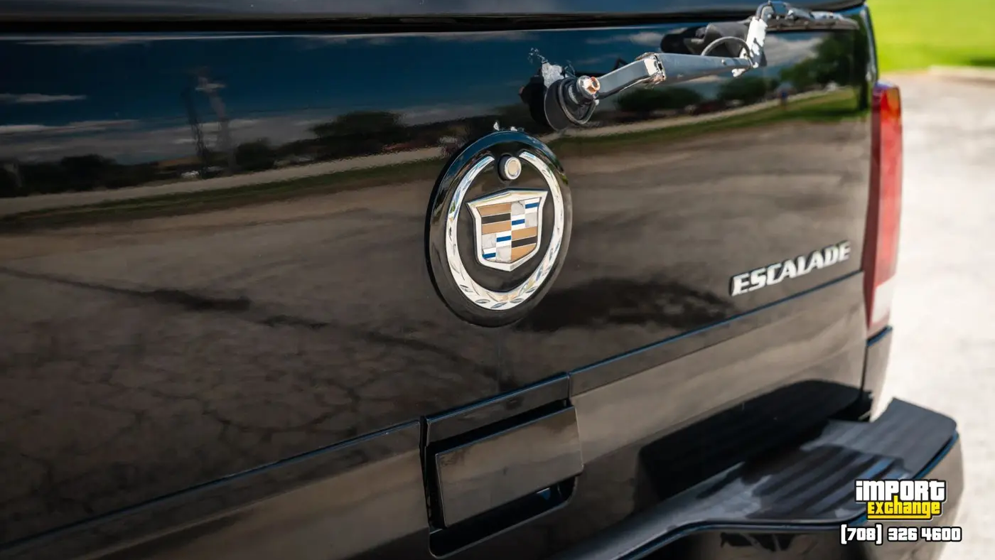 2004 Cadillac Escalade Base