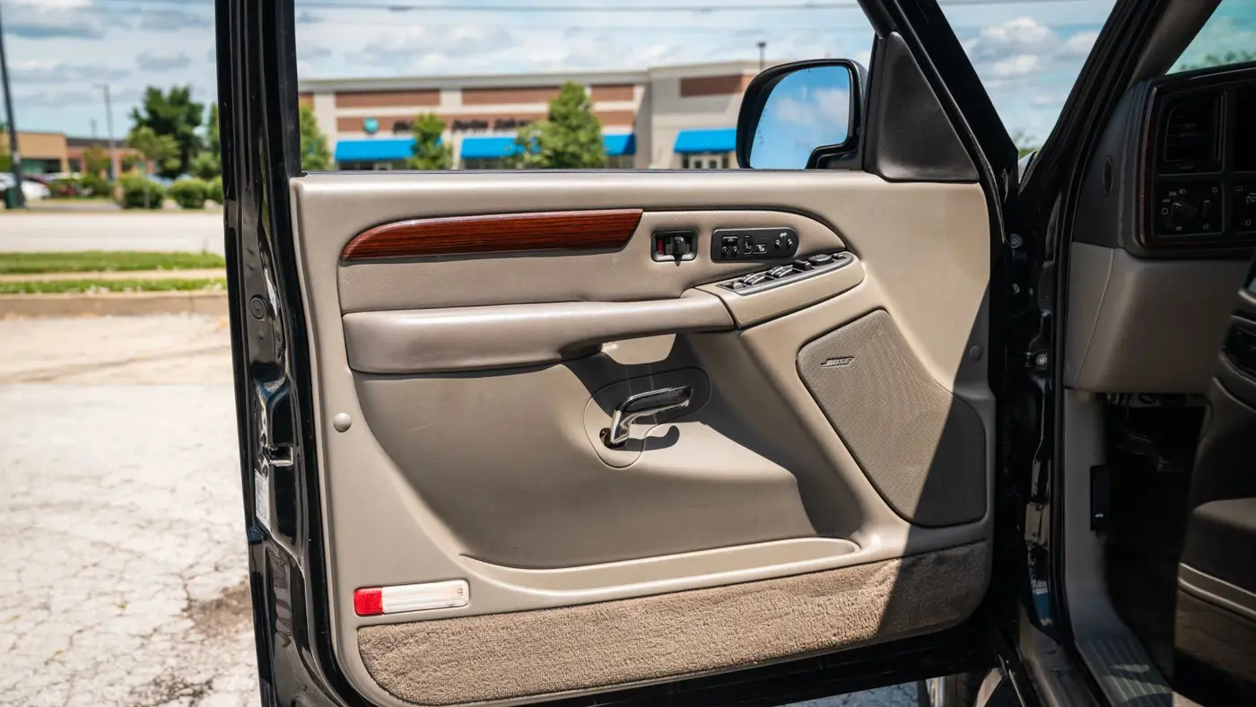 2004 Cadillac Escalade Base