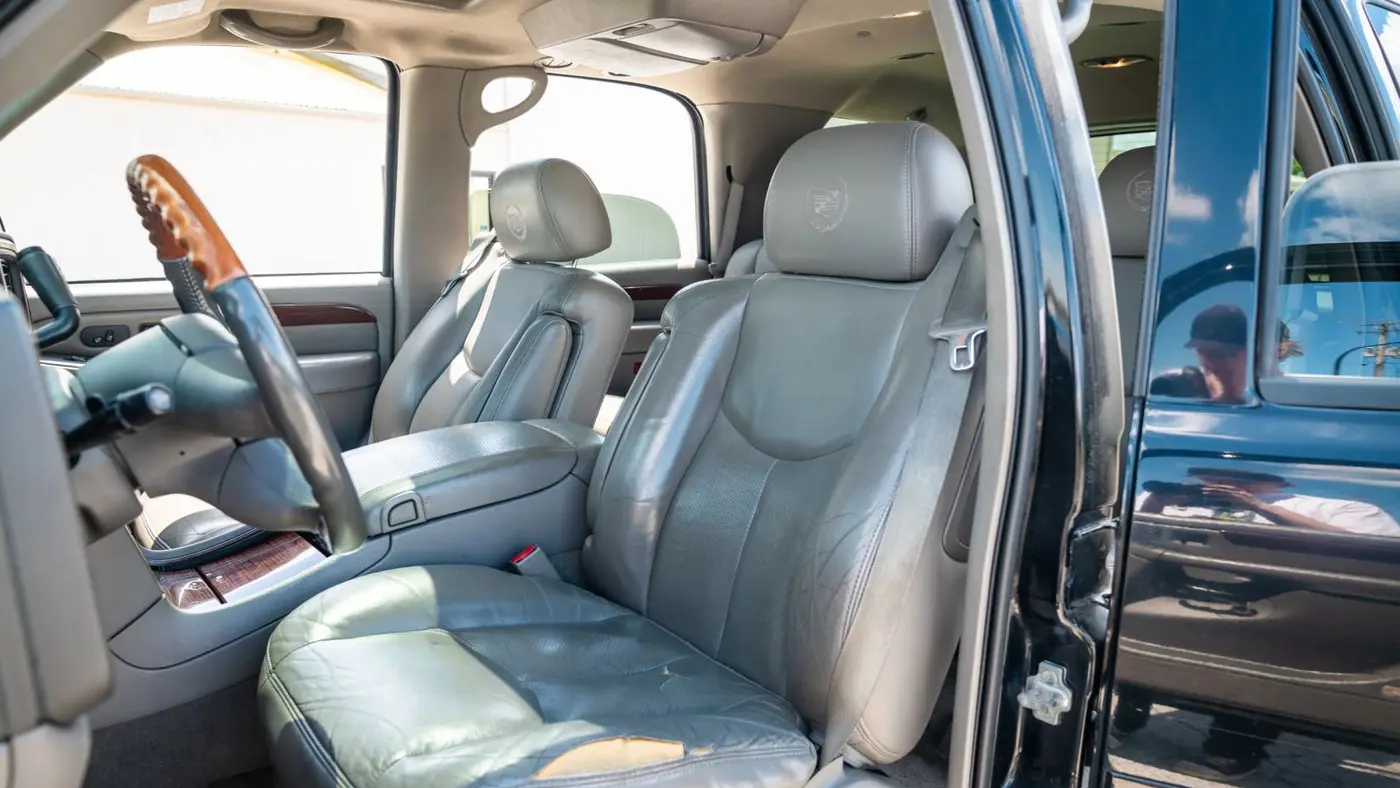 2004 Cadillac Escalade Base