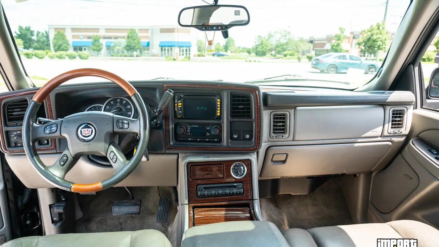 2004 Cadillac Escalade Base