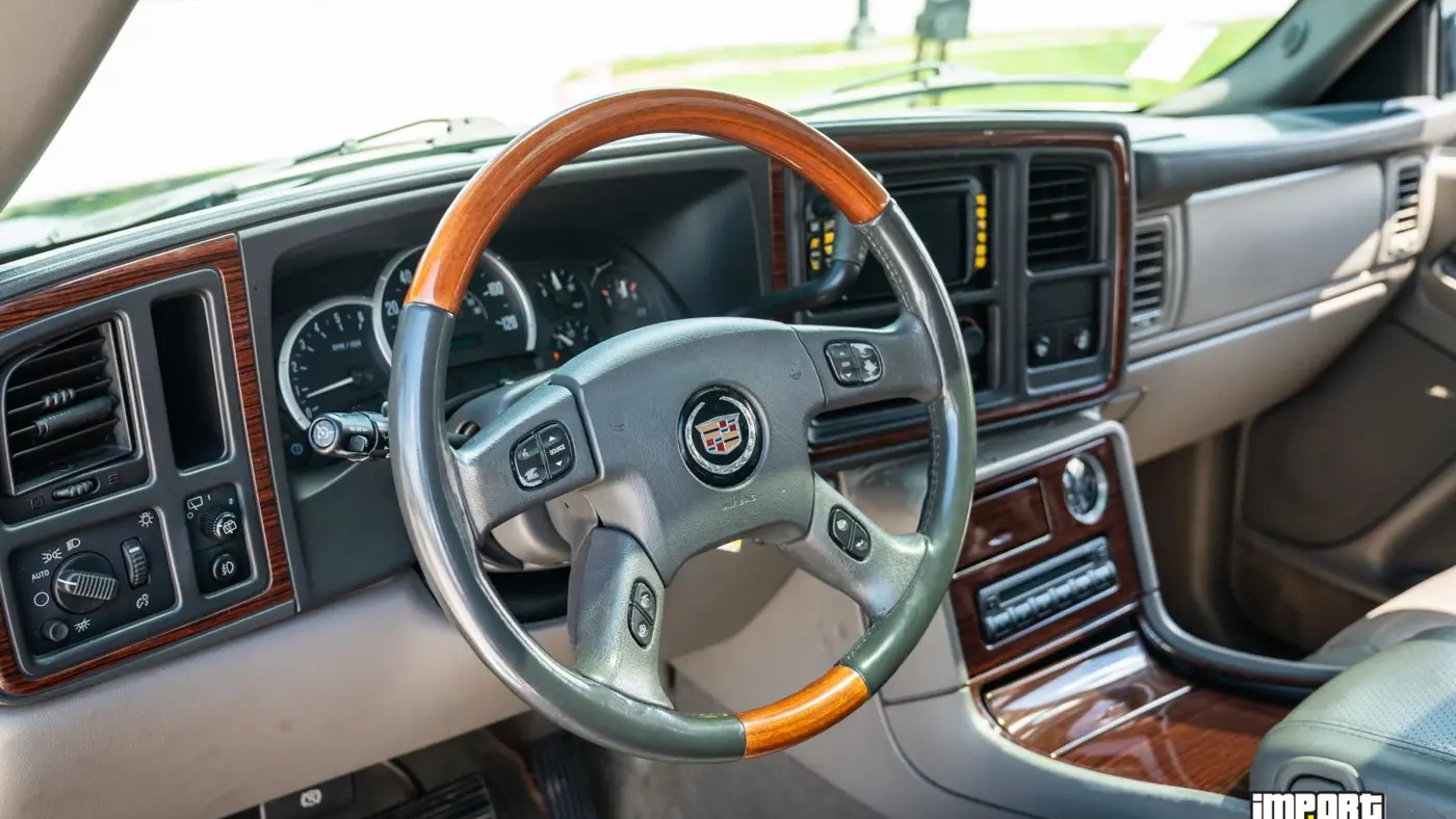 2004 Cadillac Escalade Base