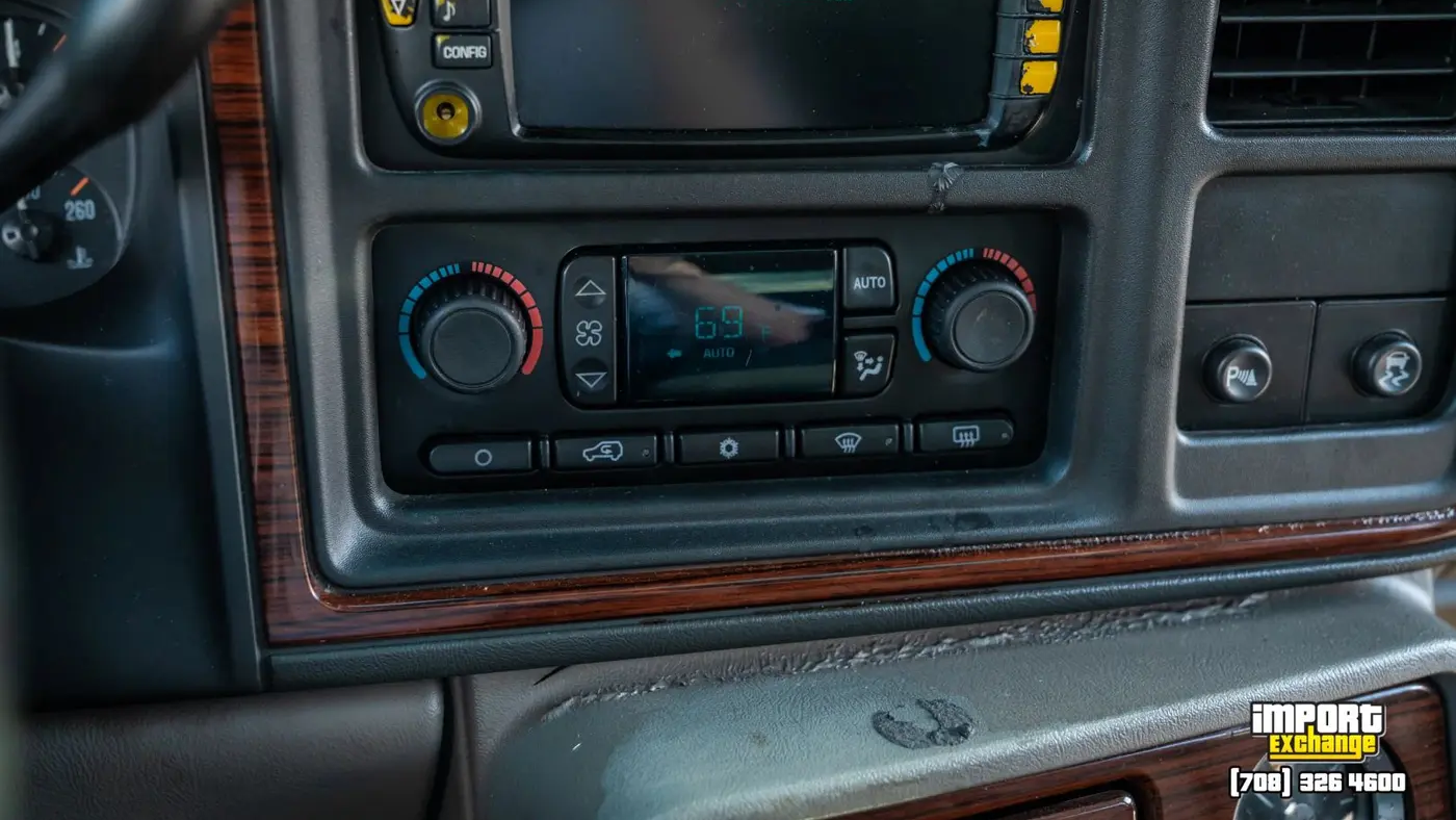2004 Cadillac Escalade Base