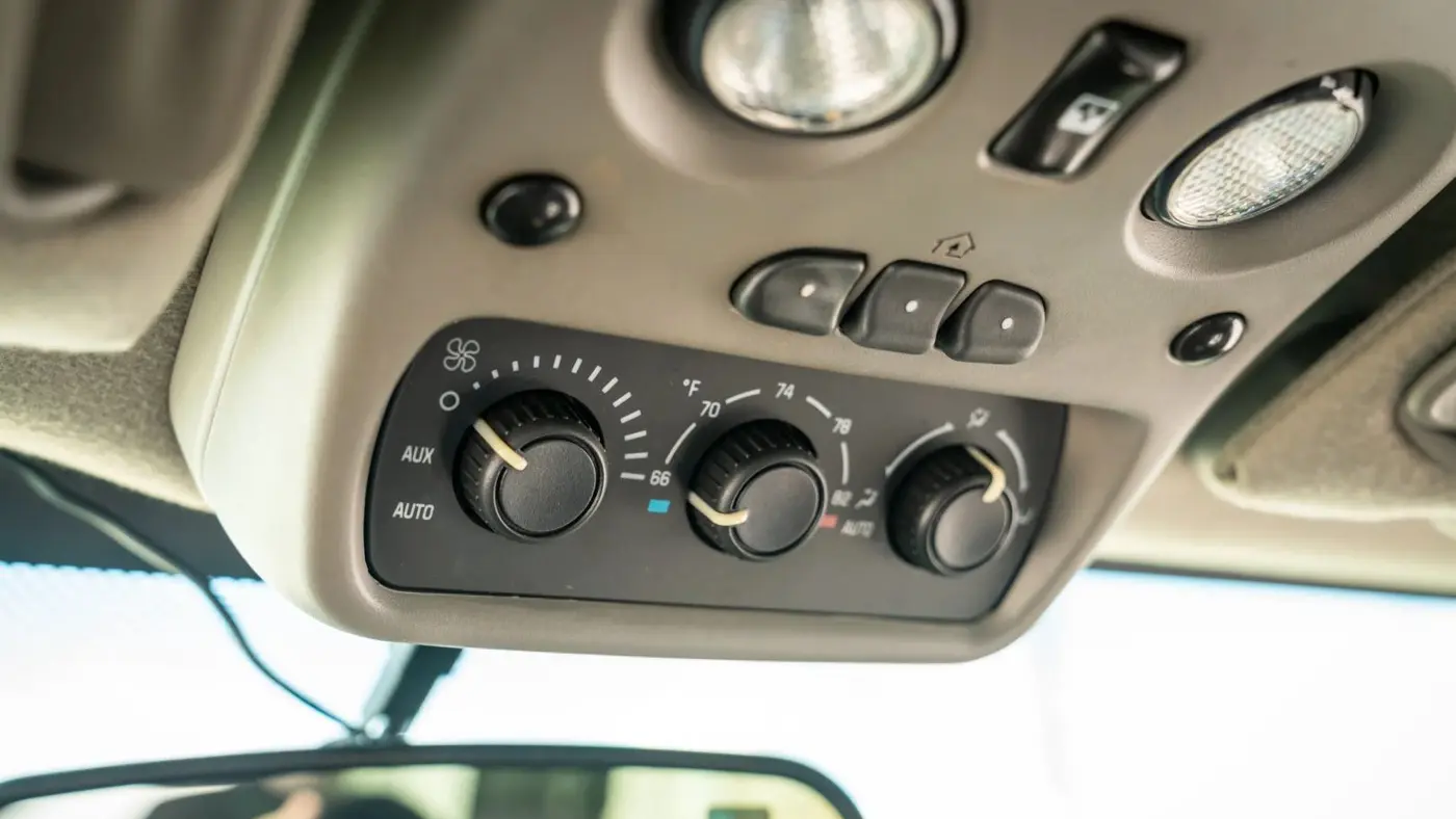 2004 Cadillac Escalade Base