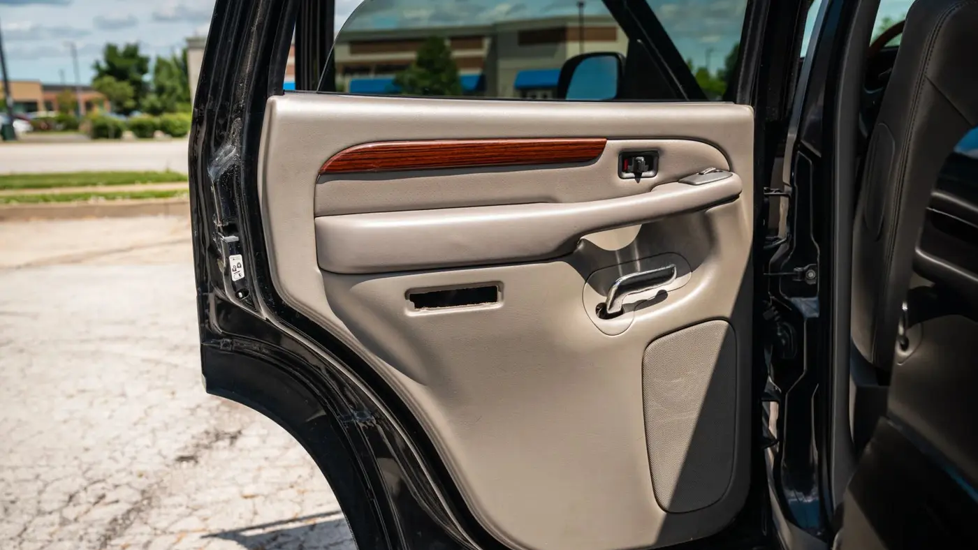 2004 Cadillac Escalade Base
