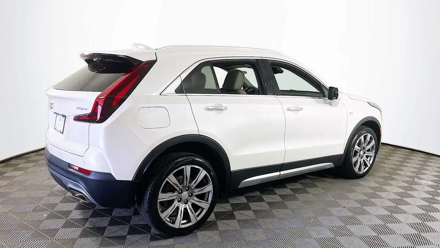 2023 Cadillac XT4 Premium Luxury
