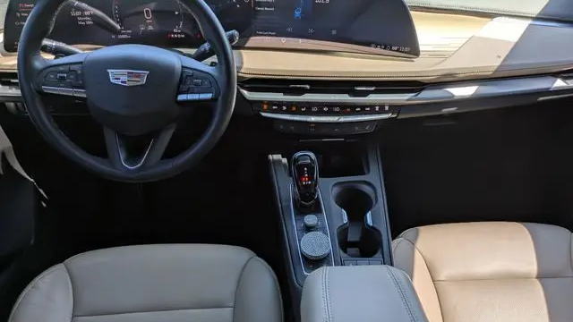 2024 Cadillac XT4 Premium Luxury