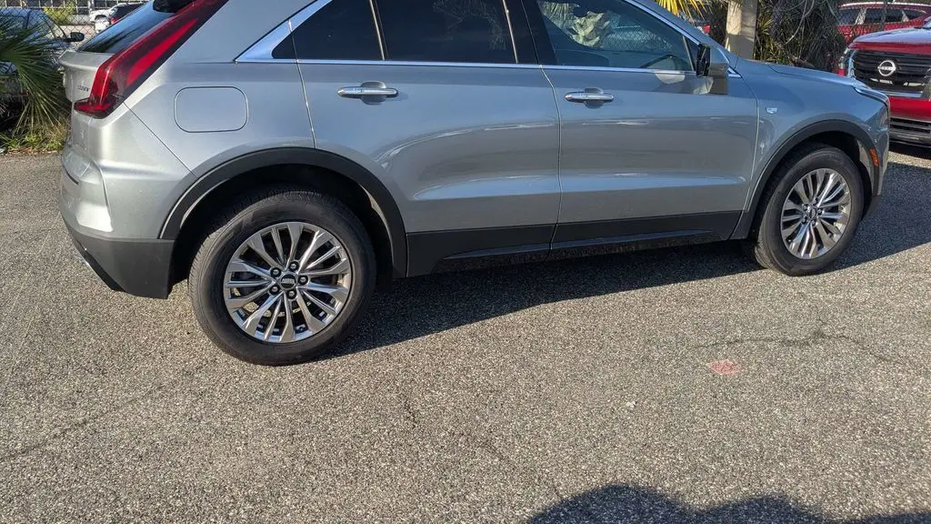 2024 Cadillac XT4 Premium Luxury