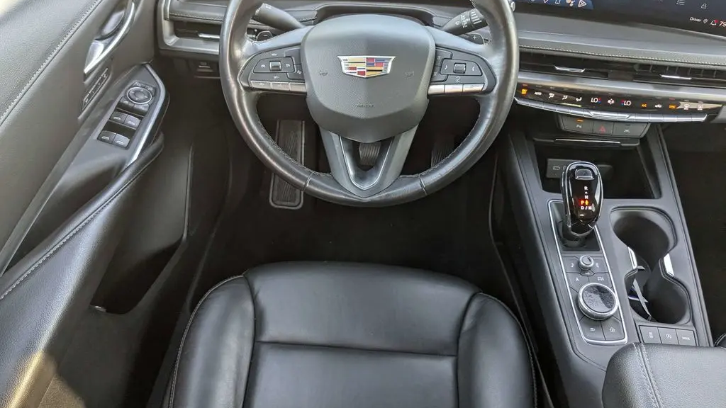 2024 Cadillac XT4 Premium Luxury