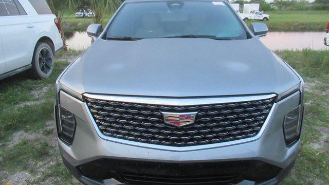 2025 Cadillac XT4 Premium Luxury