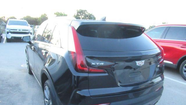 2022 Cadillac XT4 Premium Luxury
