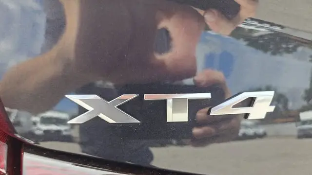 2023 Cadillac XT4 Premium Luxury