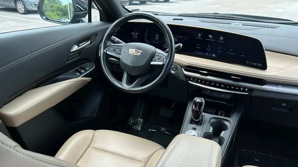 2025 Cadillac XT4 Premium Luxury