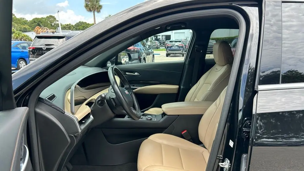 2025 Cadillac XT4 Premium Luxury
