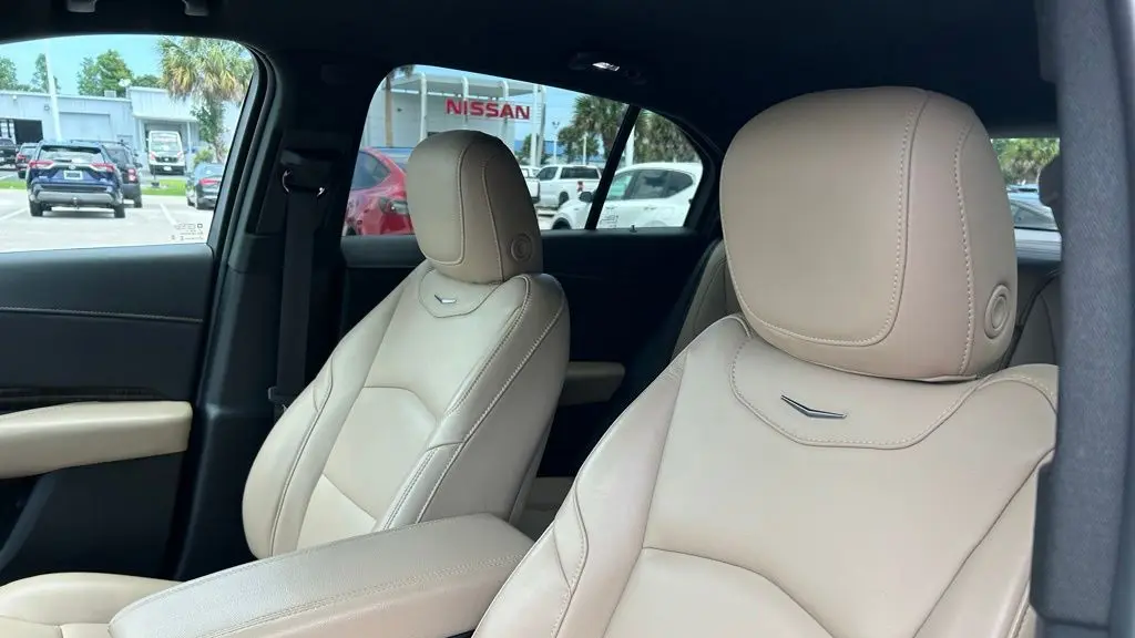 2025 Cadillac XT4 Premium Luxury
