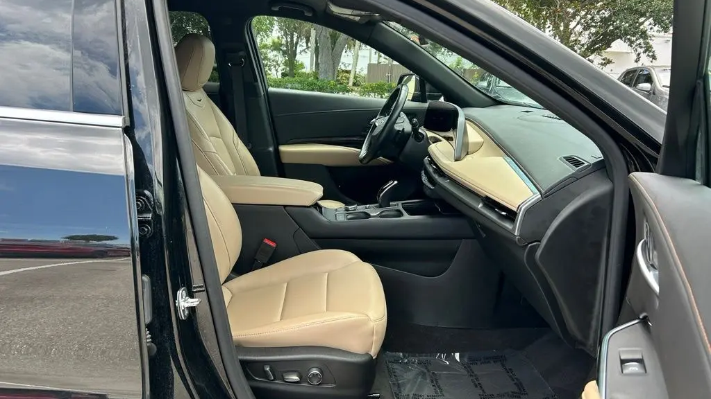 2025 Cadillac XT4 Premium Luxury