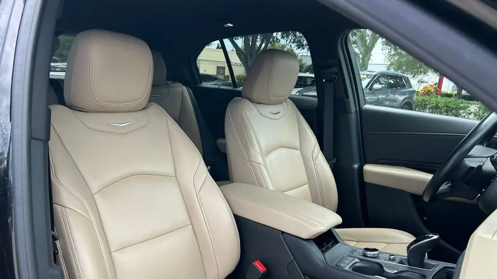 2025 Cadillac XT4 Premium Luxury