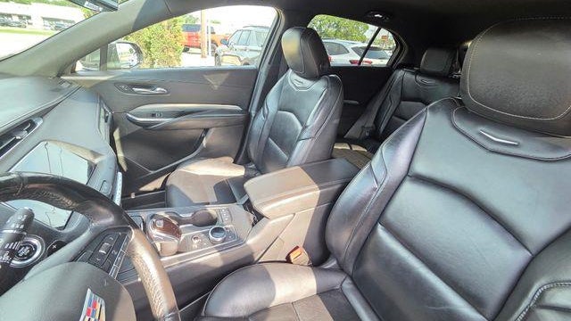 2020 Cadillac XT4 Premium Luxury