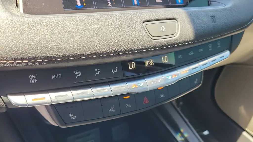 2021 Cadillac XT4 Premium Luxury